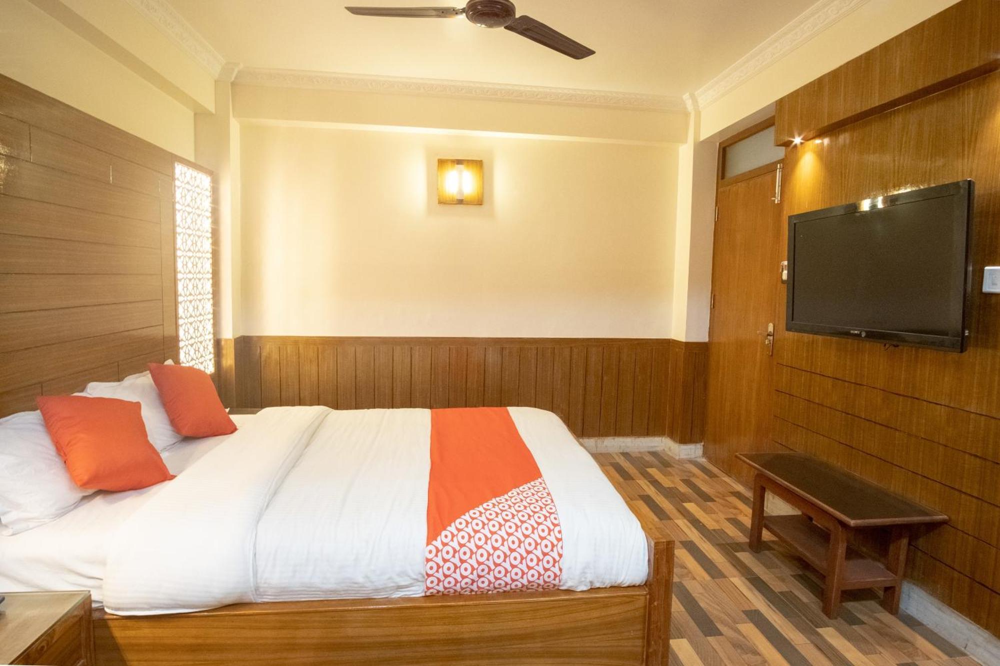 Oyo 304 Hotel Manama Balaju Kültér fotó