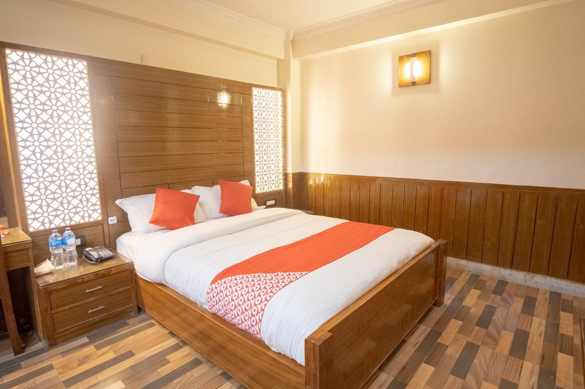 Oyo 304 Hotel Manama Balaju Kültér fotó