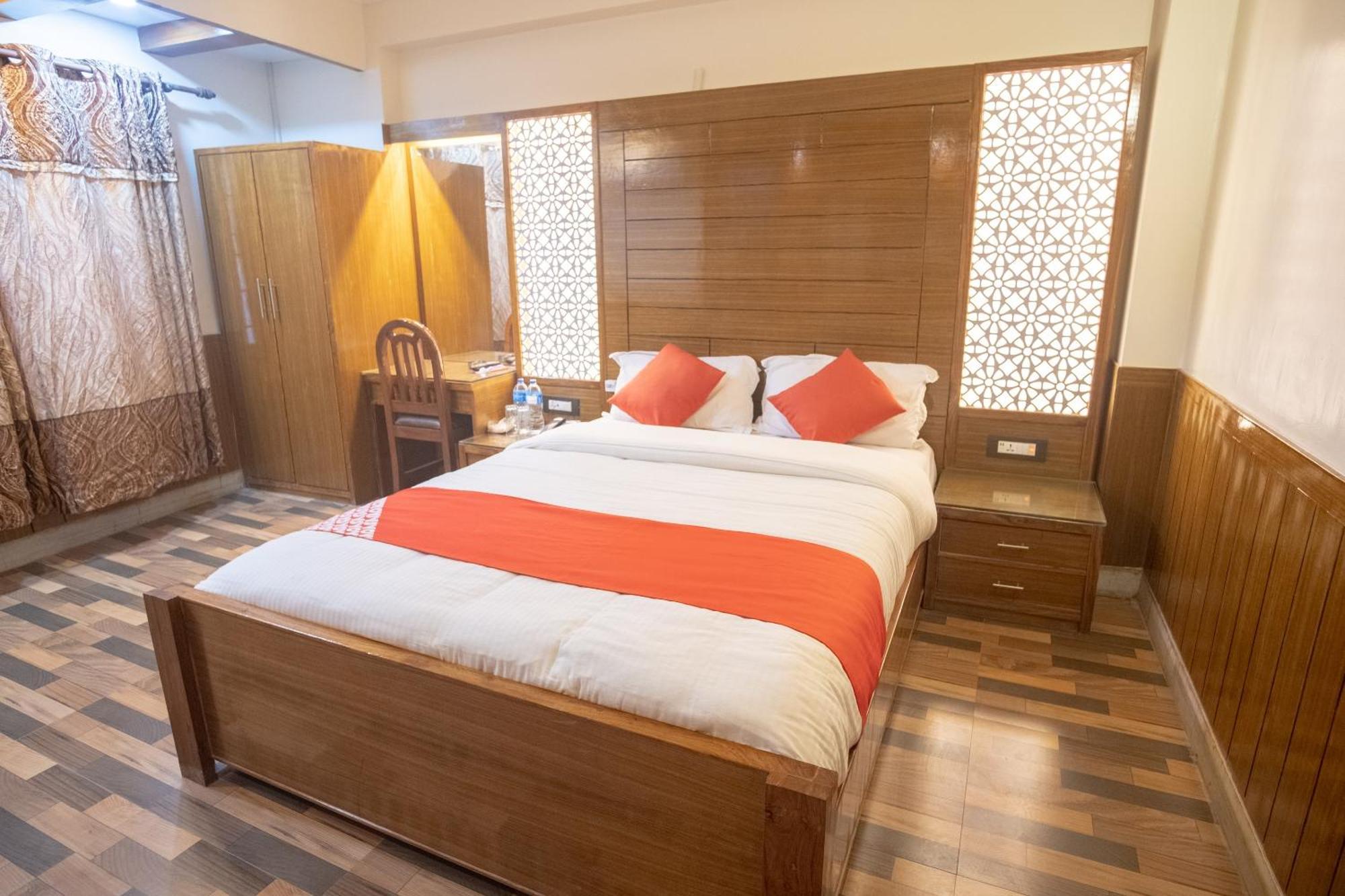 Oyo 304 Hotel Manama Balaju Kültér fotó