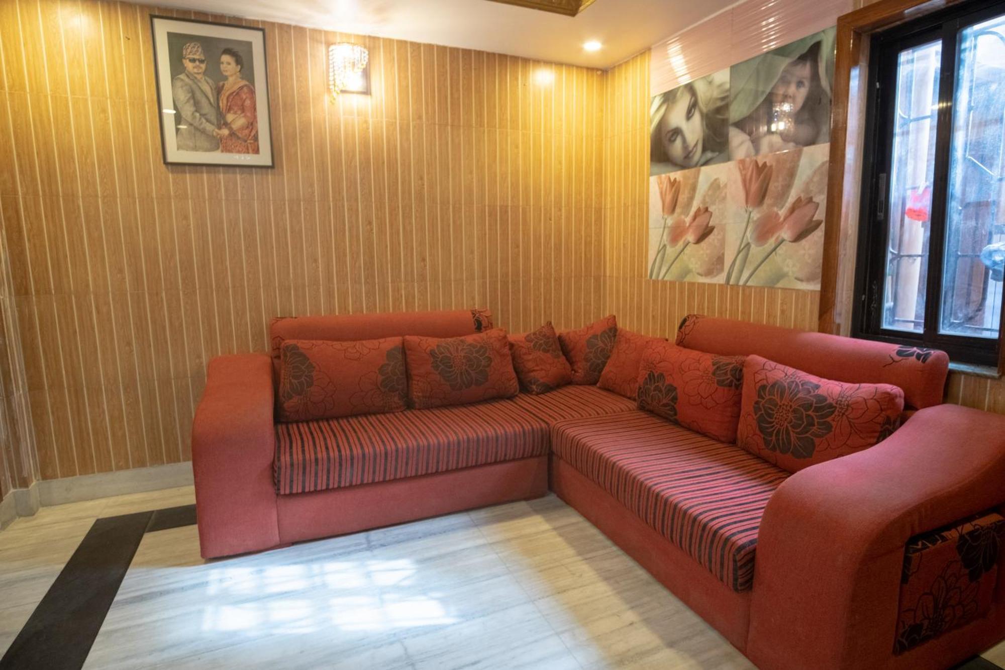 Oyo 304 Hotel Manama Balaju Kültér fotó