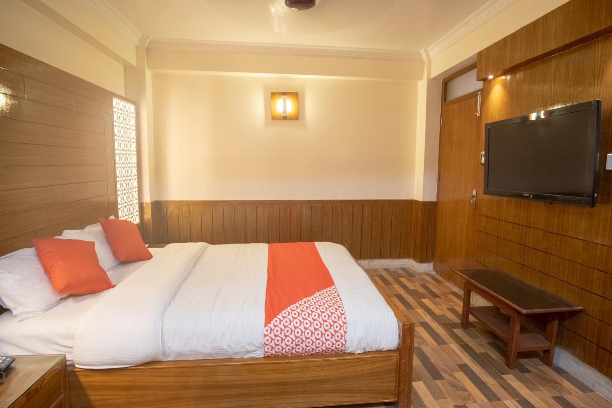 Oyo 304 Hotel Manama Balaju Kültér fotó