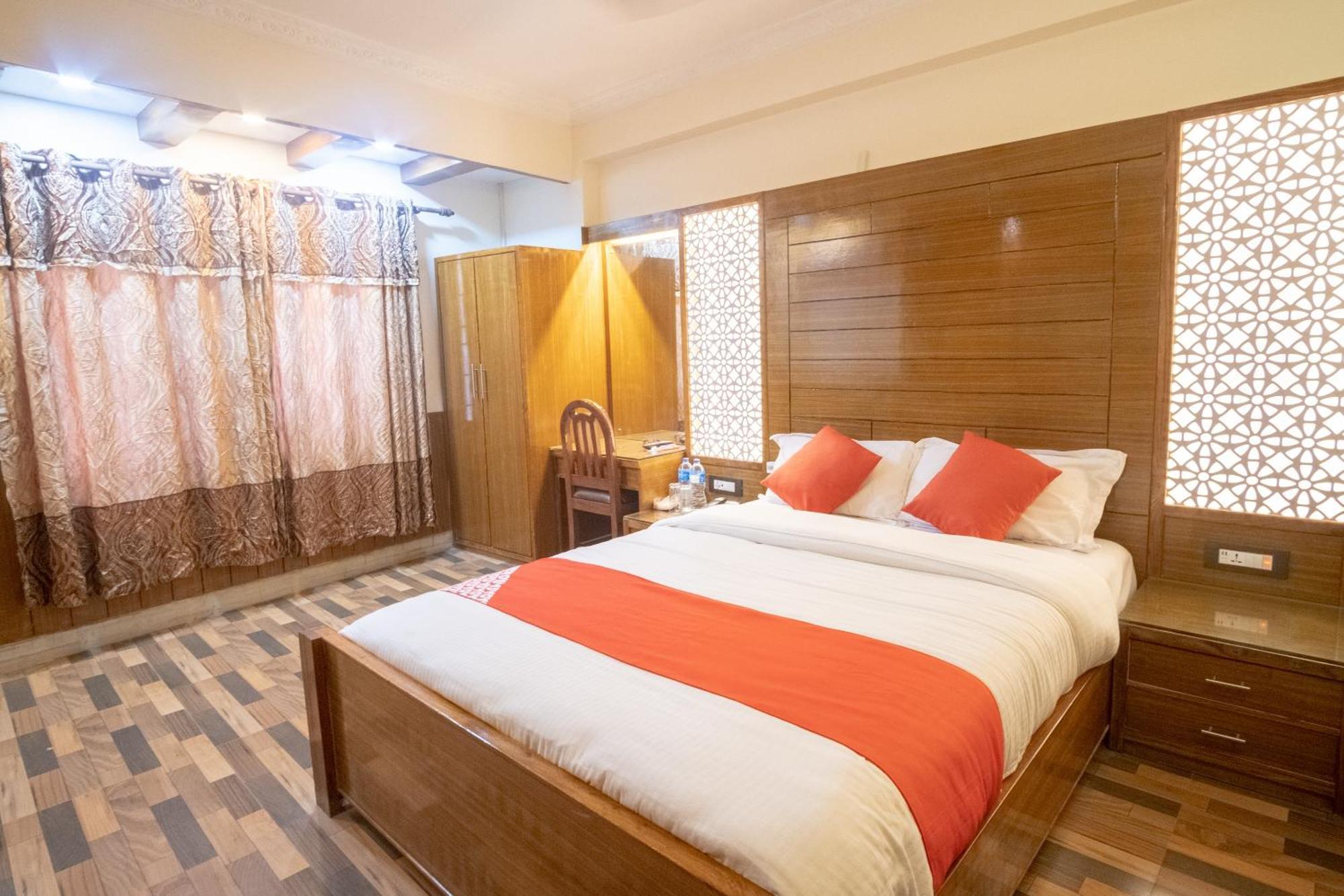 Oyo 304 Hotel Manama Balaju Kültér fotó