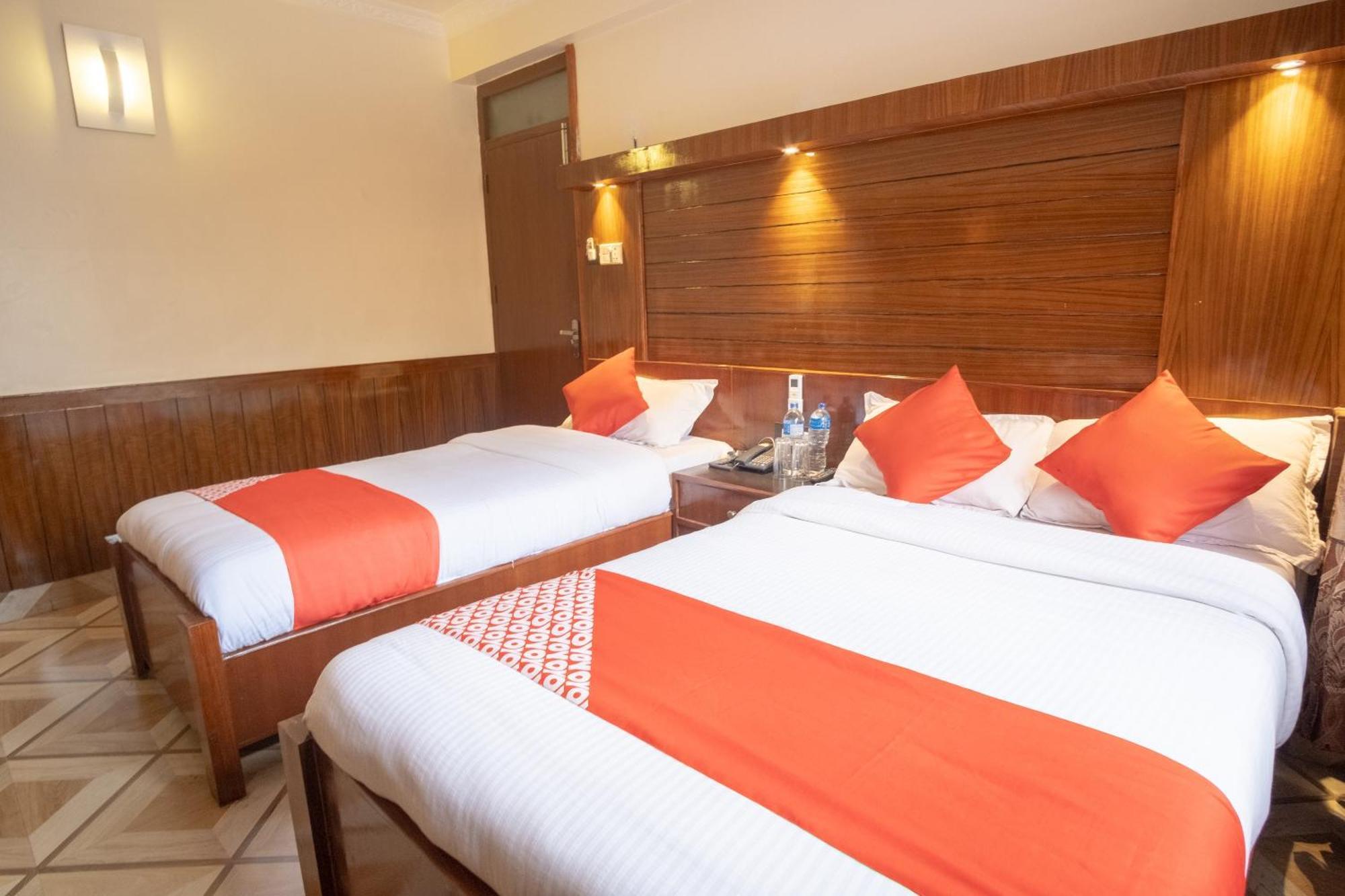Oyo 304 Hotel Manama Balaju Kültér fotó