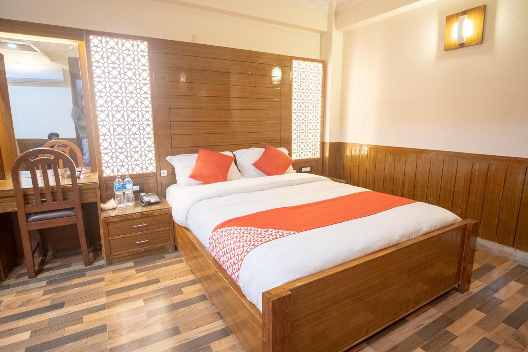 Oyo 304 Hotel Manama Balaju Kültér fotó