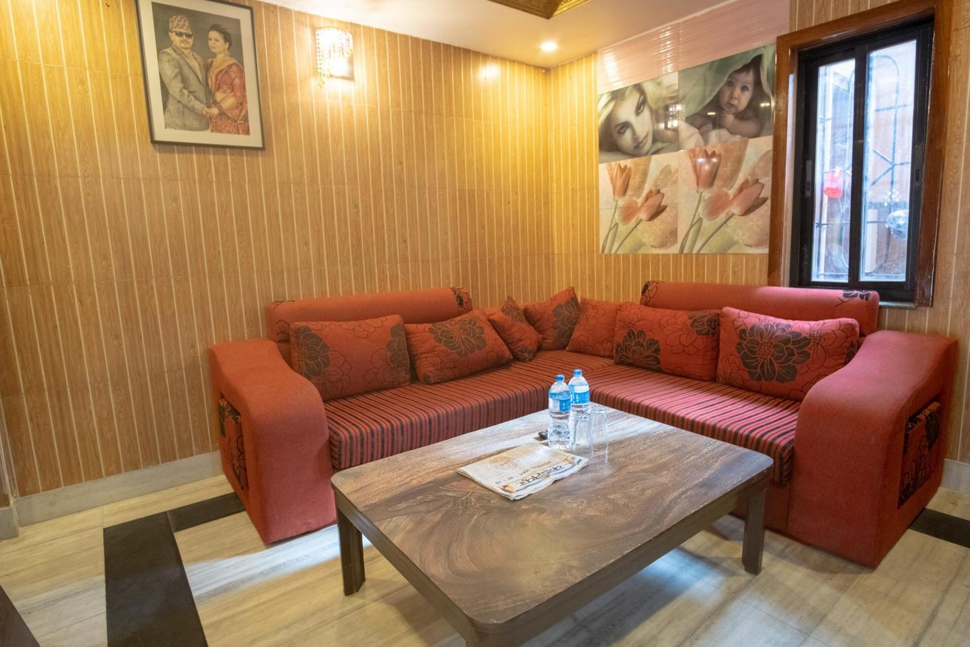 Oyo 304 Hotel Manama Balaju Kültér fotó