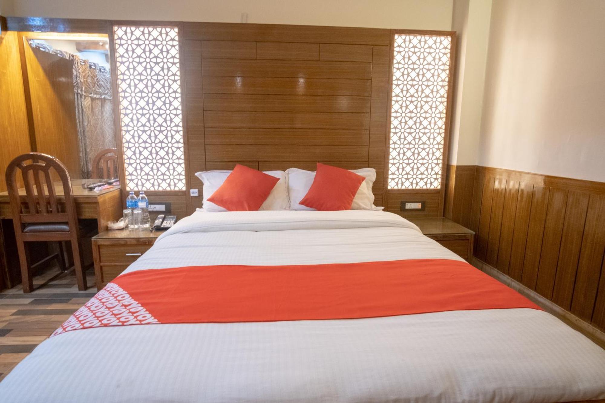 Oyo 304 Hotel Manama Balaju Kültér fotó